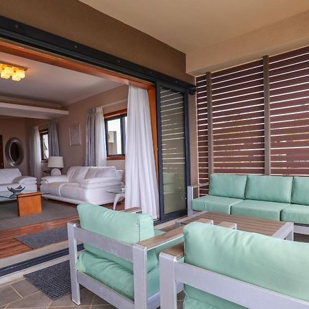 Pierre Bleue Beachfront Villa Flic-en-Flacq Εξωτερικό φωτογραφία
