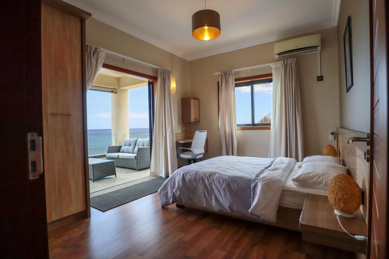 Pierre Bleue Beachfront Villa Flic-en-Flacq Εξωτερικό φωτογραφία